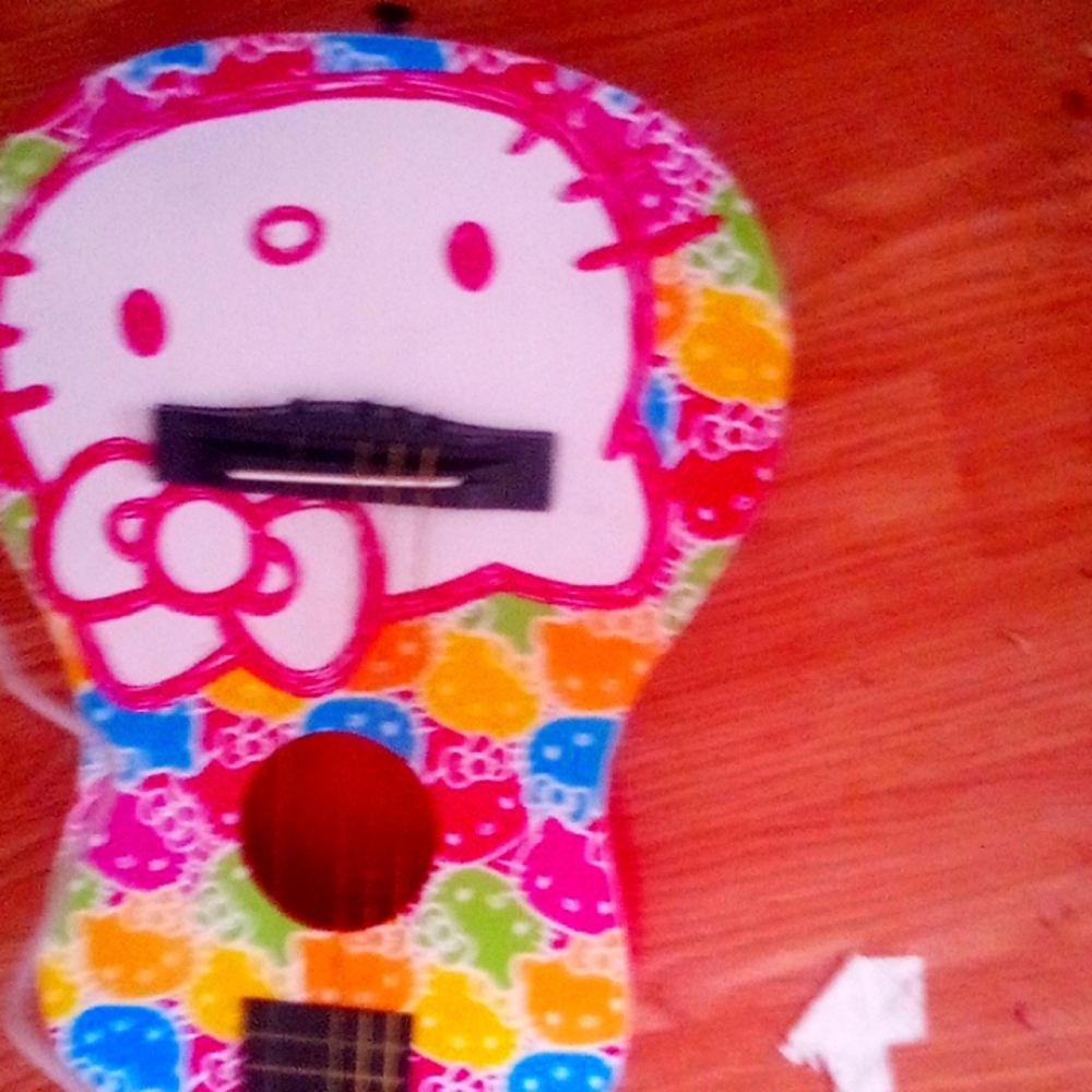 Hello kitty guitar